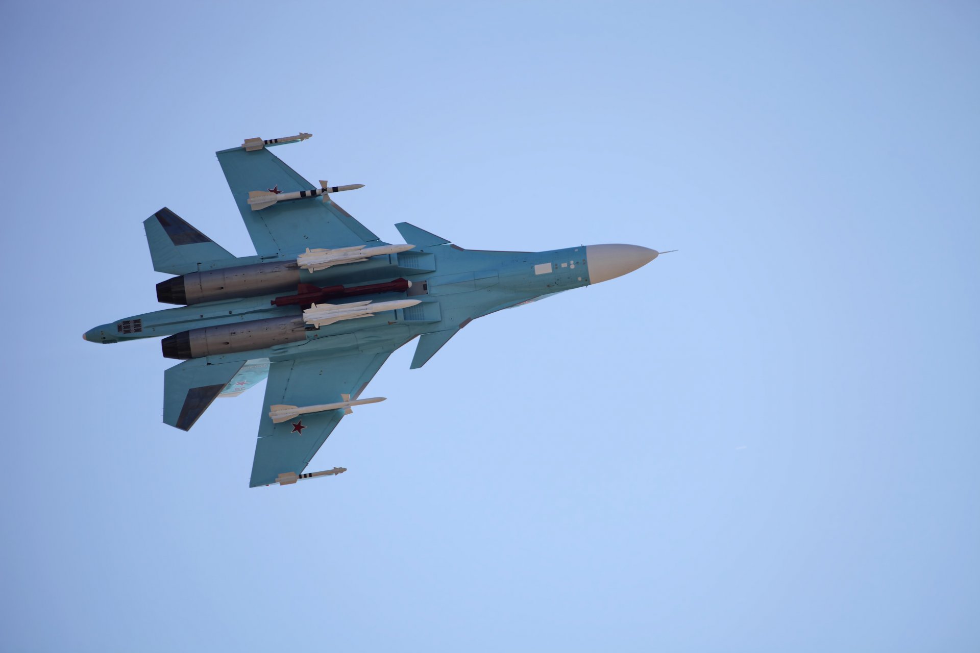 avion su-34 su-34 russe combattant de première ligne bombardier génération défenseur voltige tout temps jour haute précision tir de surface terrestre cibles vol ciel maks-2015 développeur okb sukhoi air force russie