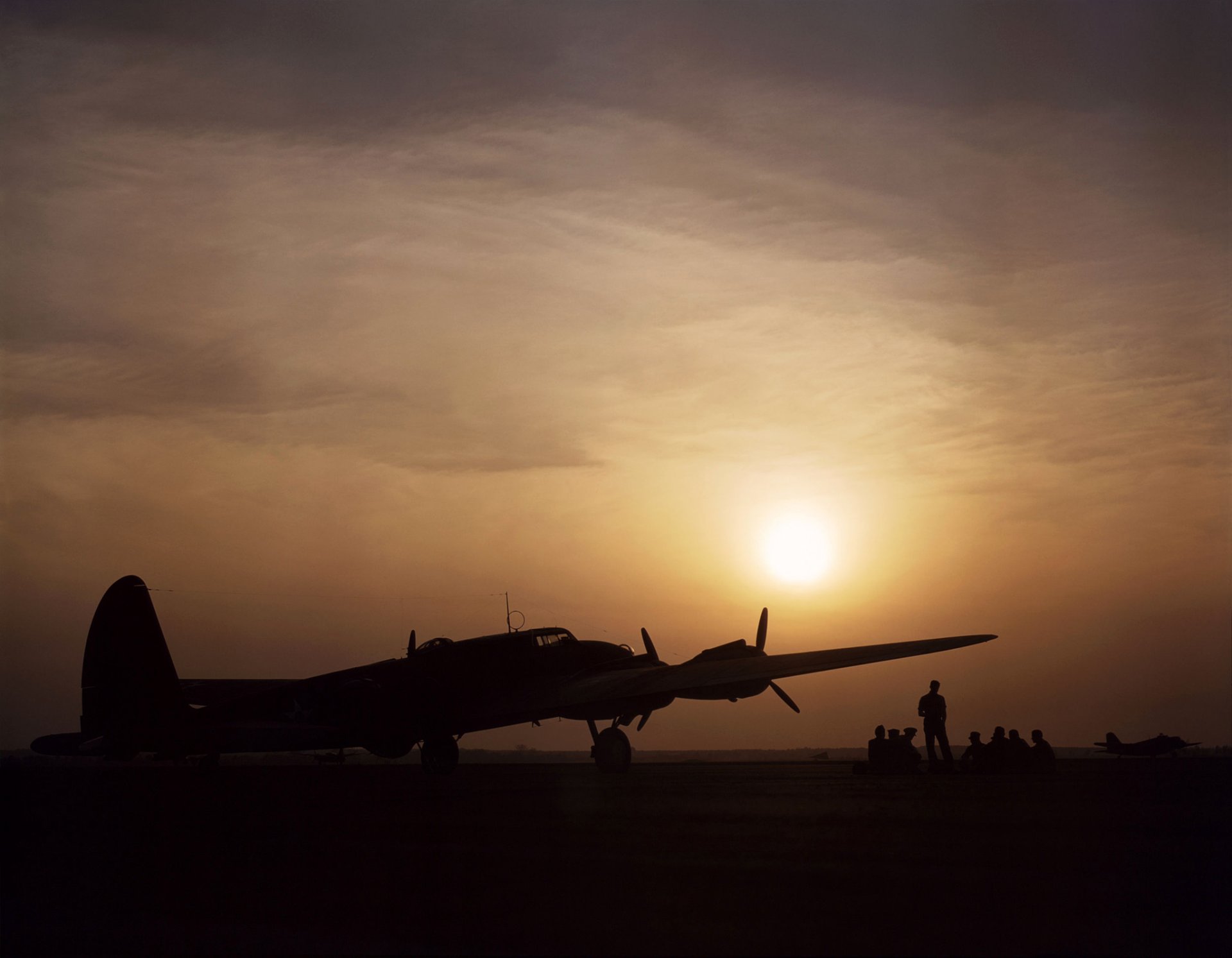 b-17 fortezza volante bombardiere cielo tramonto aeroporto piloti