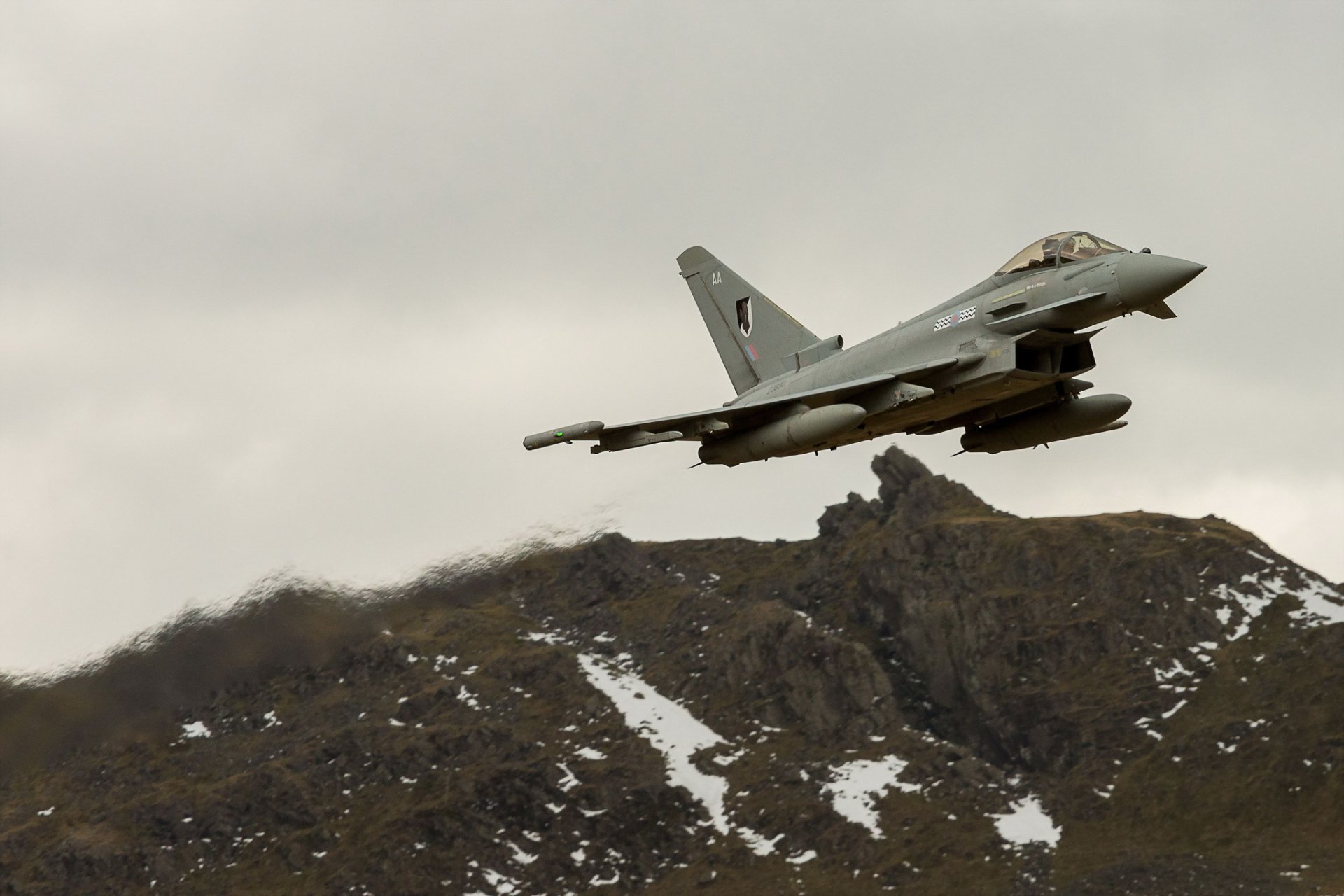 raf typhoon bourdonne casque crag lake district