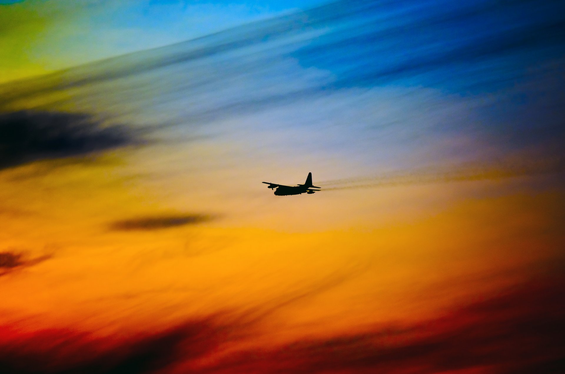 avion silhouette ciel lueur