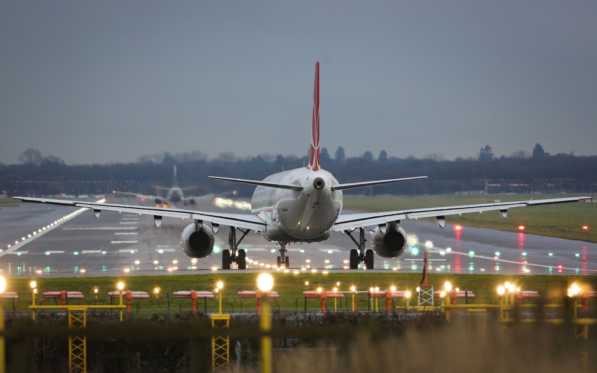 airbus a-320 aeropuerto pasajeros avión despegue pista pista aterrizaje