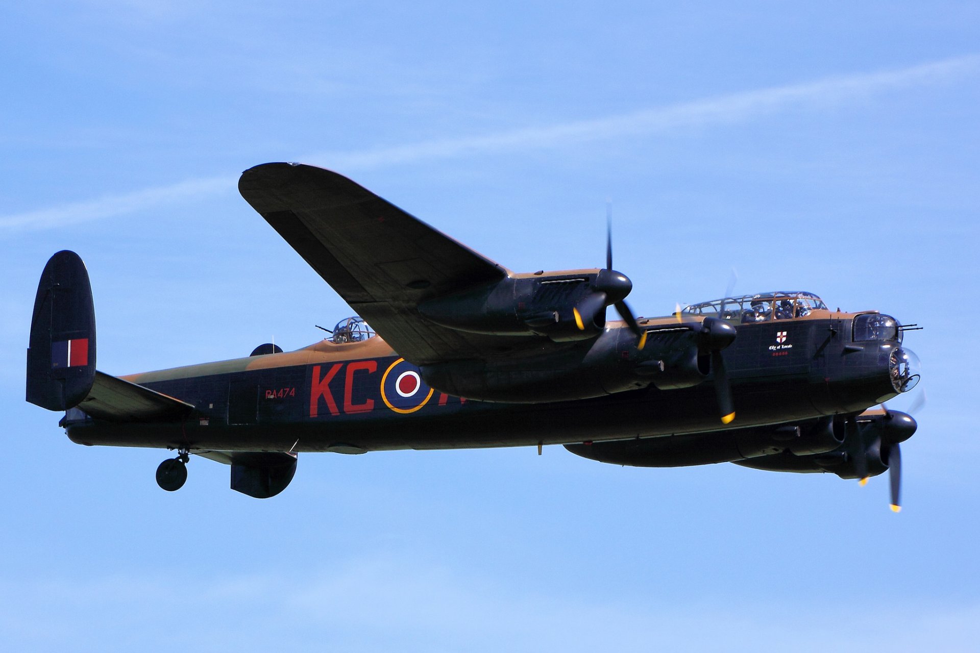 avro lancaster pesado cuatro motores bombardero