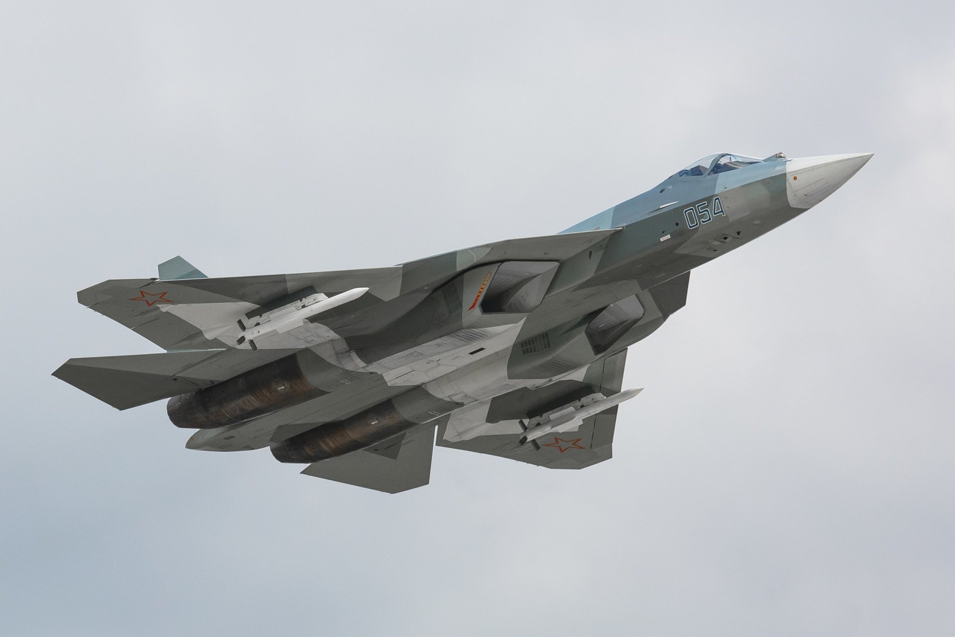 sukhoi t-50 pak-fa cielo altitud armamento misiles multipropósito caza fuerza aérea rusia avión quinta generación