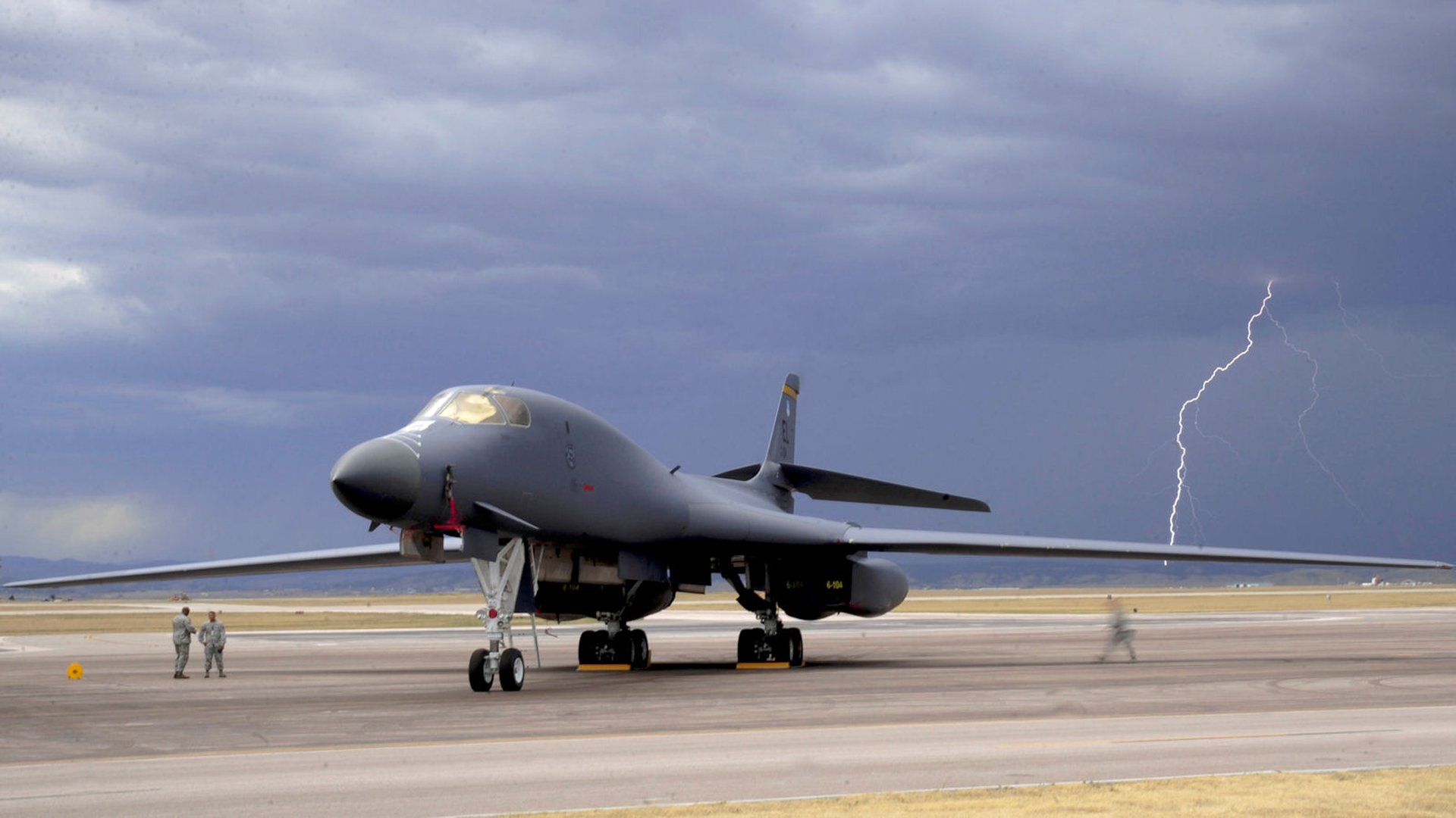 b-1 professione bombardiere fulmine aeroporto