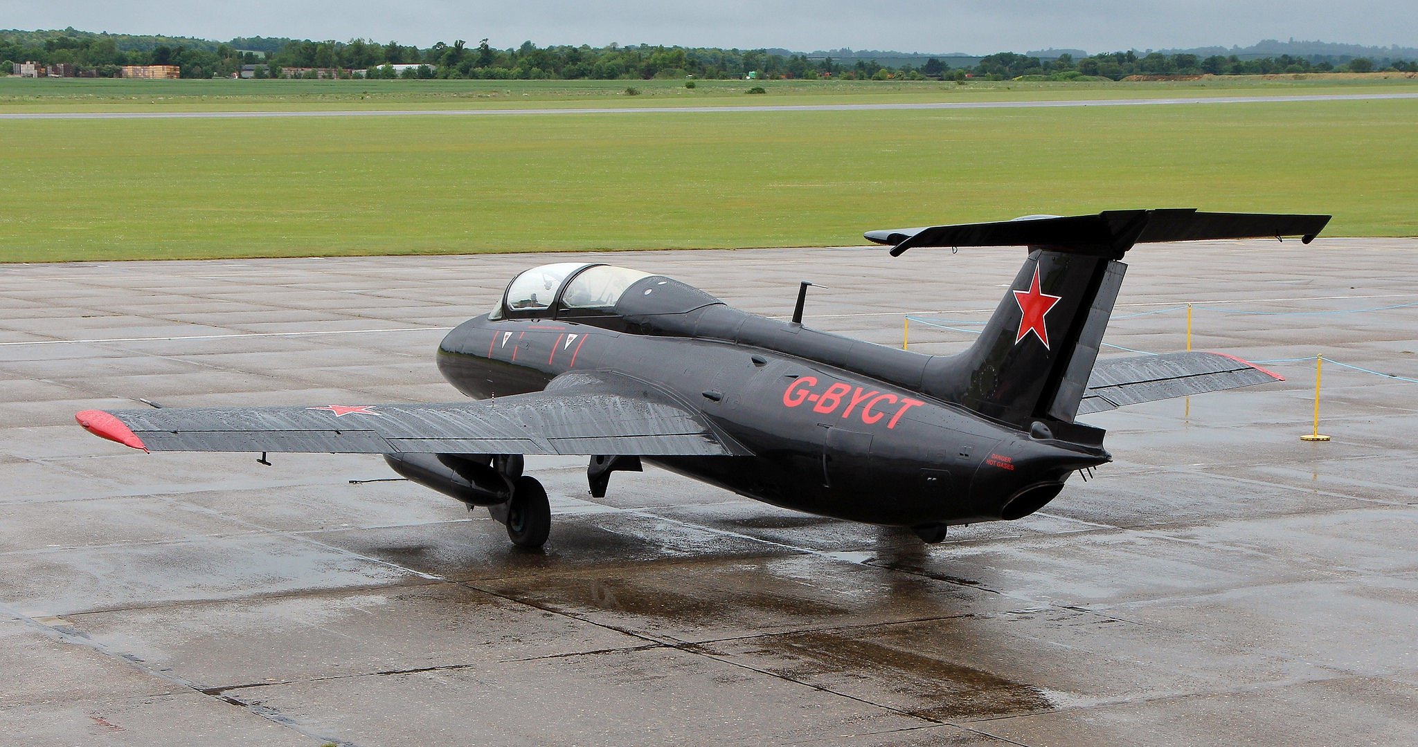 aero l-29 dauphin formation avion