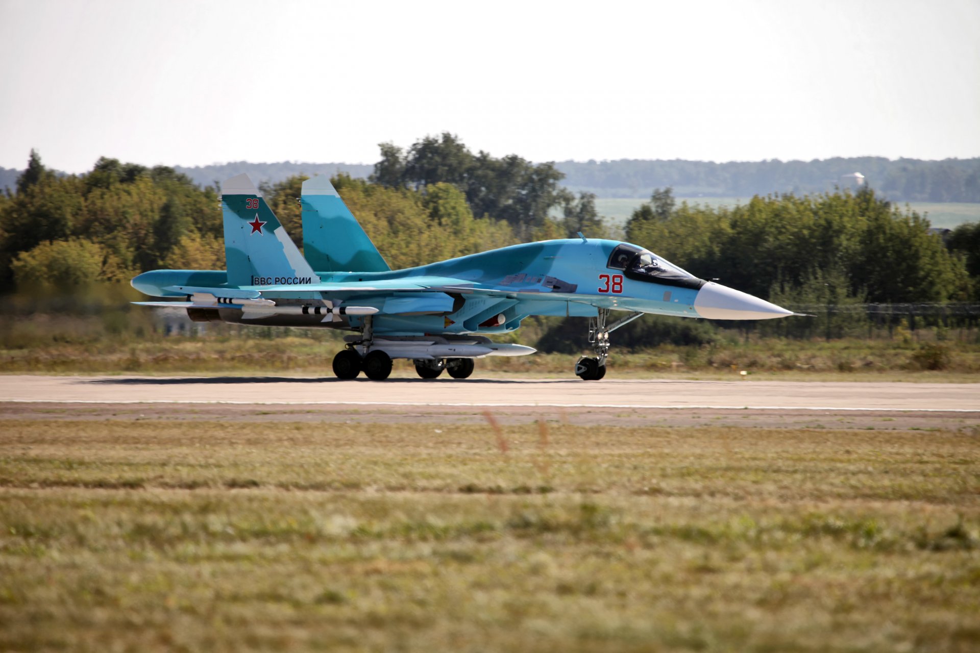 su-34 caza bombardero aeródromo