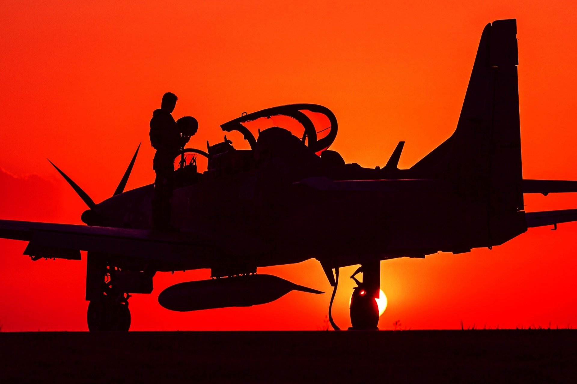 super tucano a-29 turbohélice avión de ataque silueta piloto