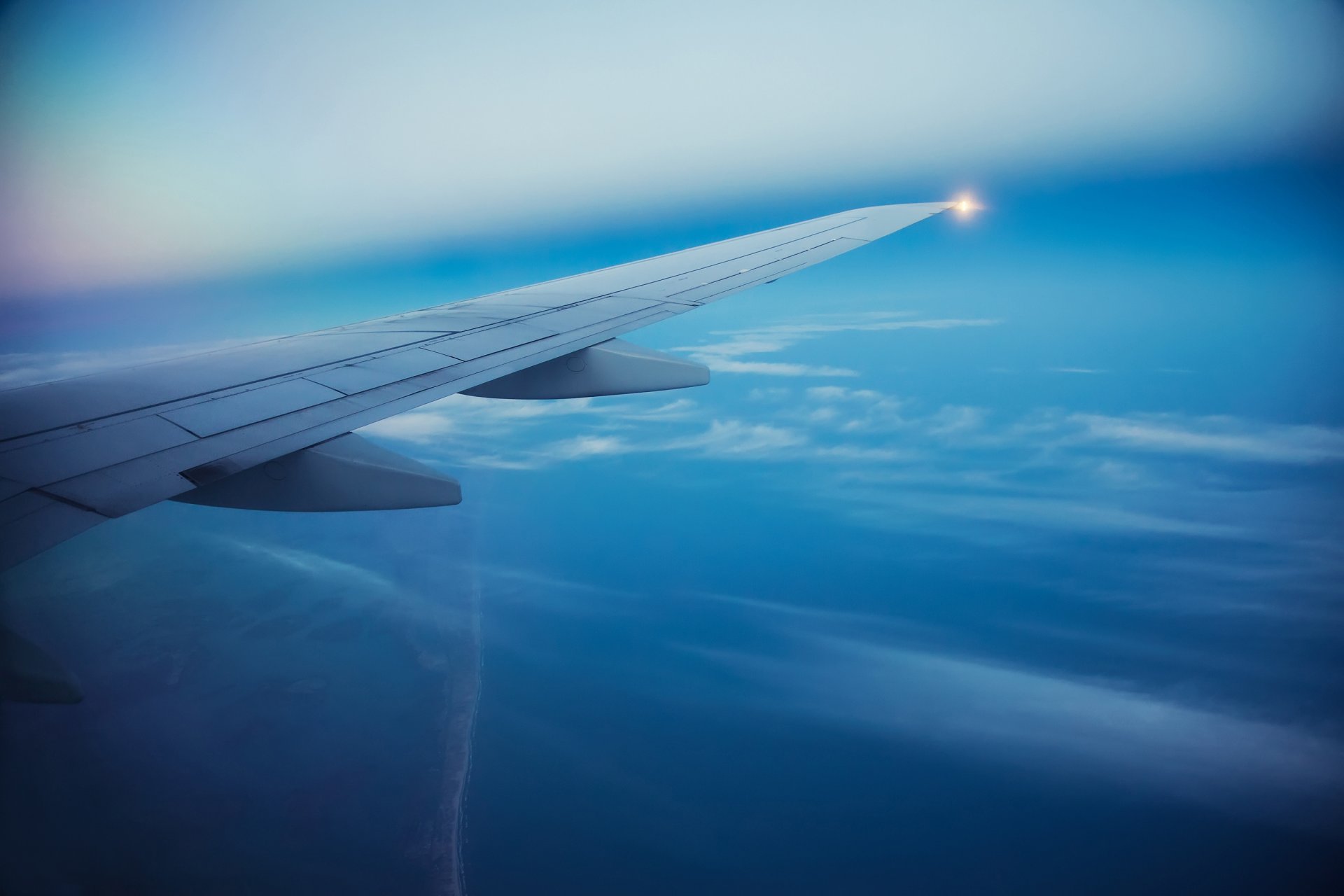 avión avión de pasajeros cielo nubes vuelo ala avión mar islas hermoso fondo desenfoque bokeh fondo de pantalla