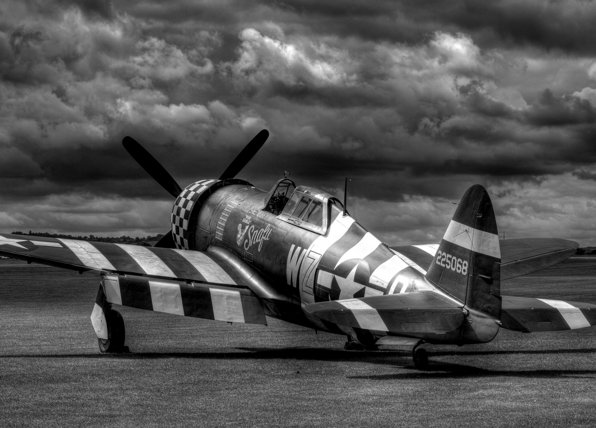 p47 thunderbolt fighter airport