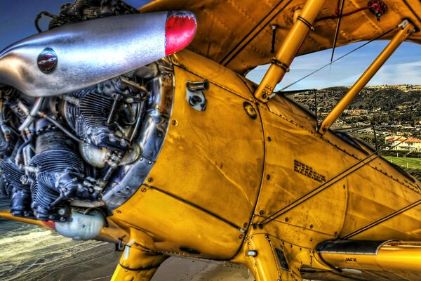 Zeichnung eines alten Flugzeugs mit Detailbild eines Propellers