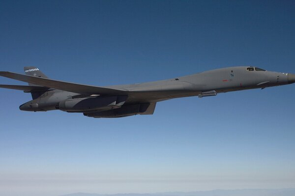 Demonstrationsflug des B-1b-Bombers