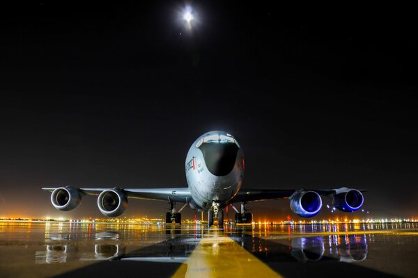 Quattro motori jet Boeing KS-135 aereo