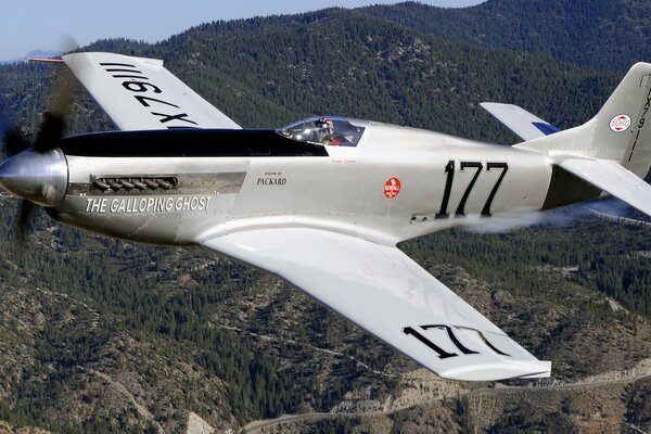 Mesmerizing fighter jet flight over the mountains