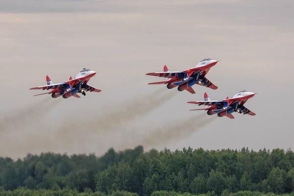 Tre MiG-29 combattenti sotto lo pseudonimo di rondoni