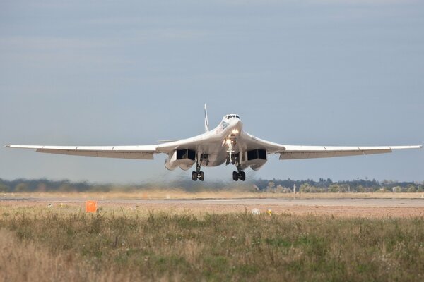 Tu 160 cisne blanco supersónico