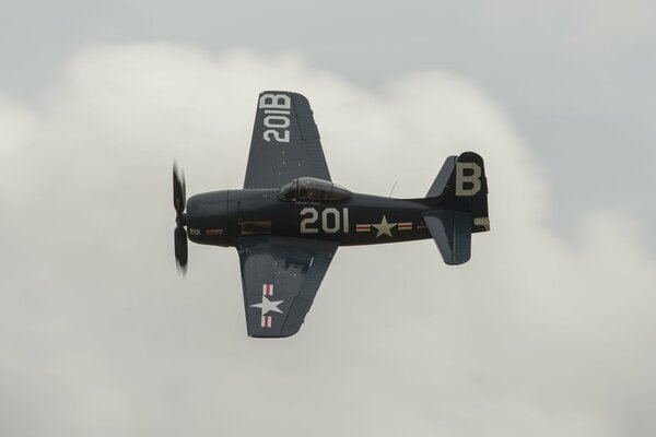 Caza de cubierta Grumman en vuelo