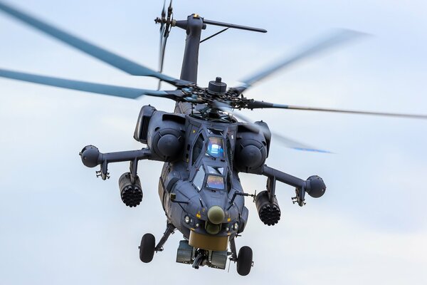 Cockpit des Piloten eines russischen Streikhubschraubers