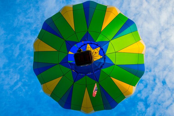 Ballon am Himmel Wolken