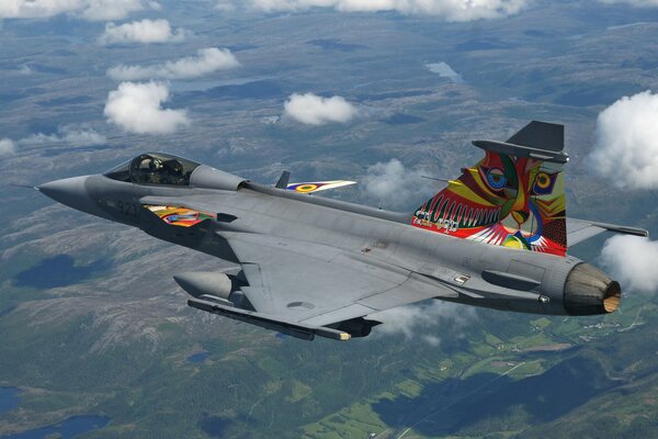 Polyvalent Saab jas 39 combattant dans le ciel