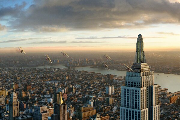 Avions volent autour d un bâtiment à New York