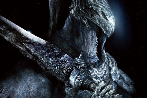 Cavaliere di Dark Souls in armatura con una spada