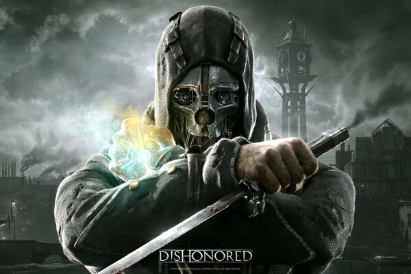 Eroe del gioco mascherato con pugnale su sfondo grigio temporalesco