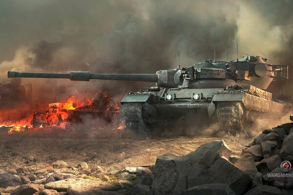 Gran tanque en el campo de batalla. Juego mundo de los tanques