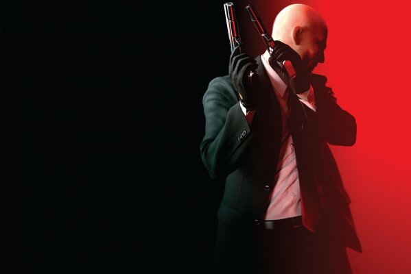 Hitman на черно-красном фоне с оружием