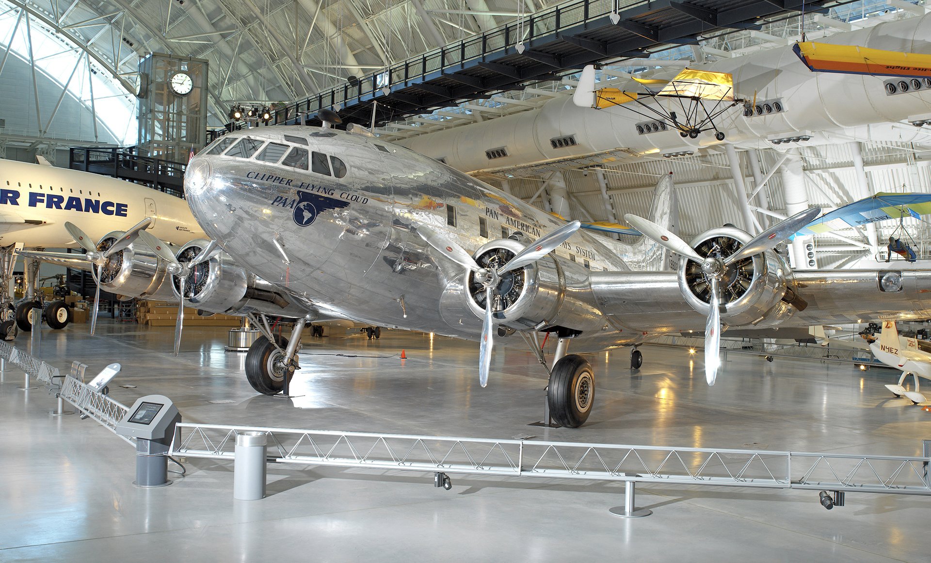 boeing 307 stratoliner samolot muzeum hangar