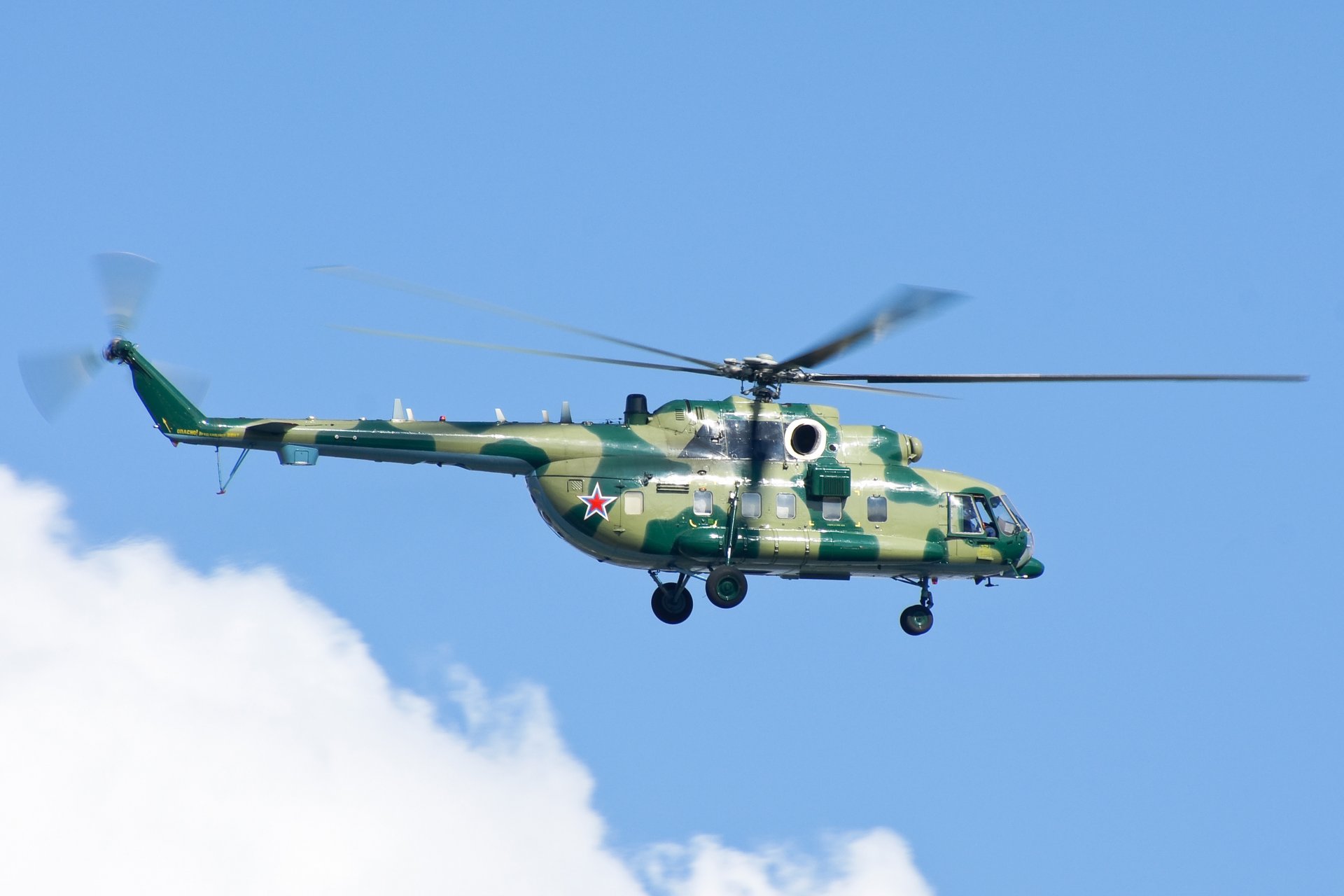 mi-8/17 wielozadaniowy lot niebo