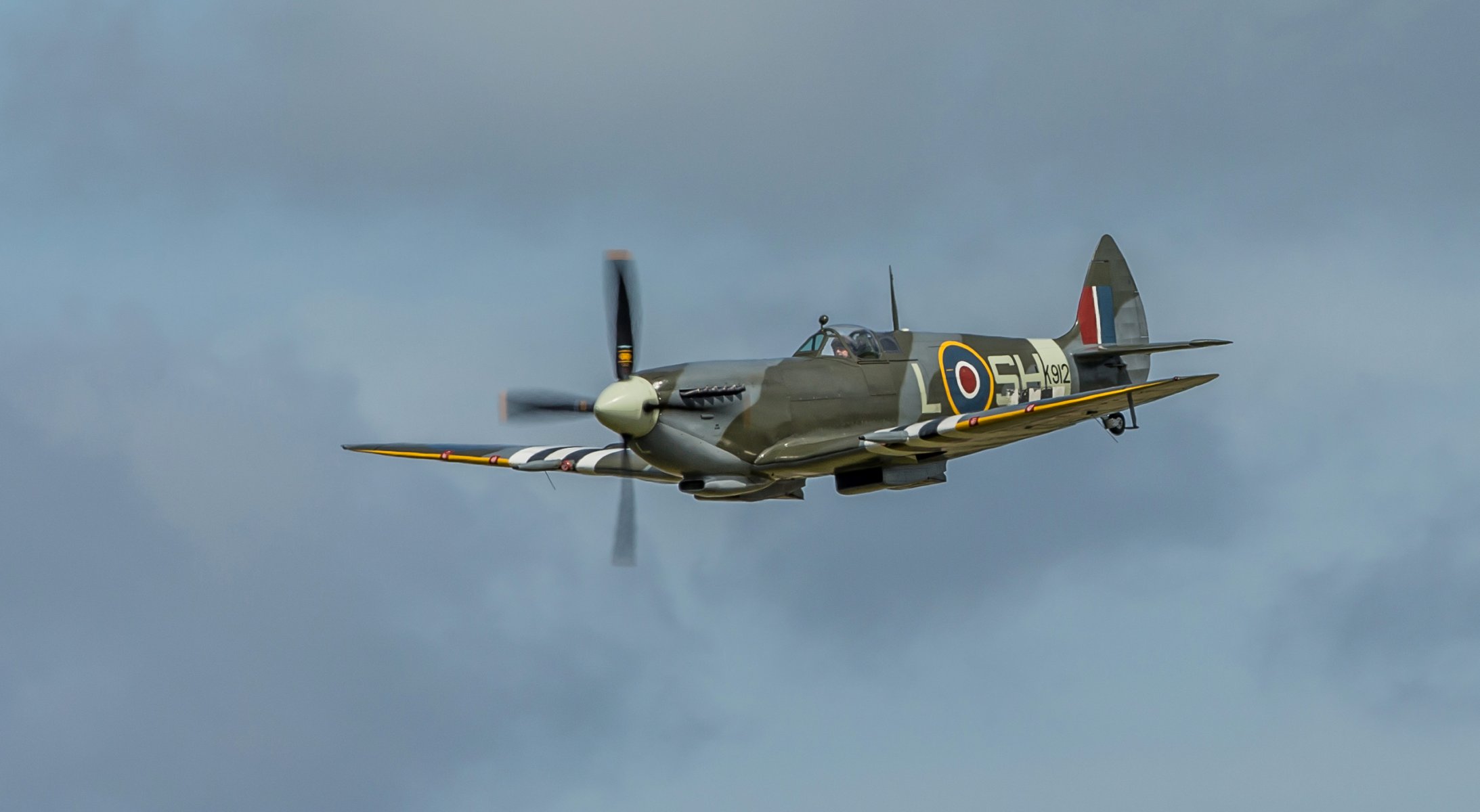 supermarine spitfire cielo vuelo hélice avión caza interceptor explorador