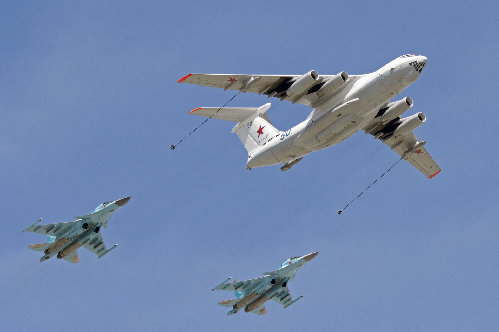 il-78 su-34 caccia bombardiere volo