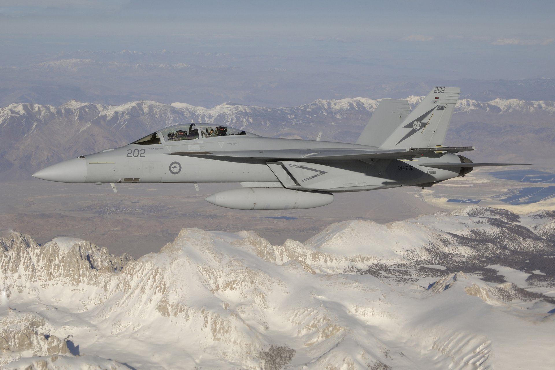 cf-18 hornisse mehrzweck kämpfer kabine pilot fliegen berge