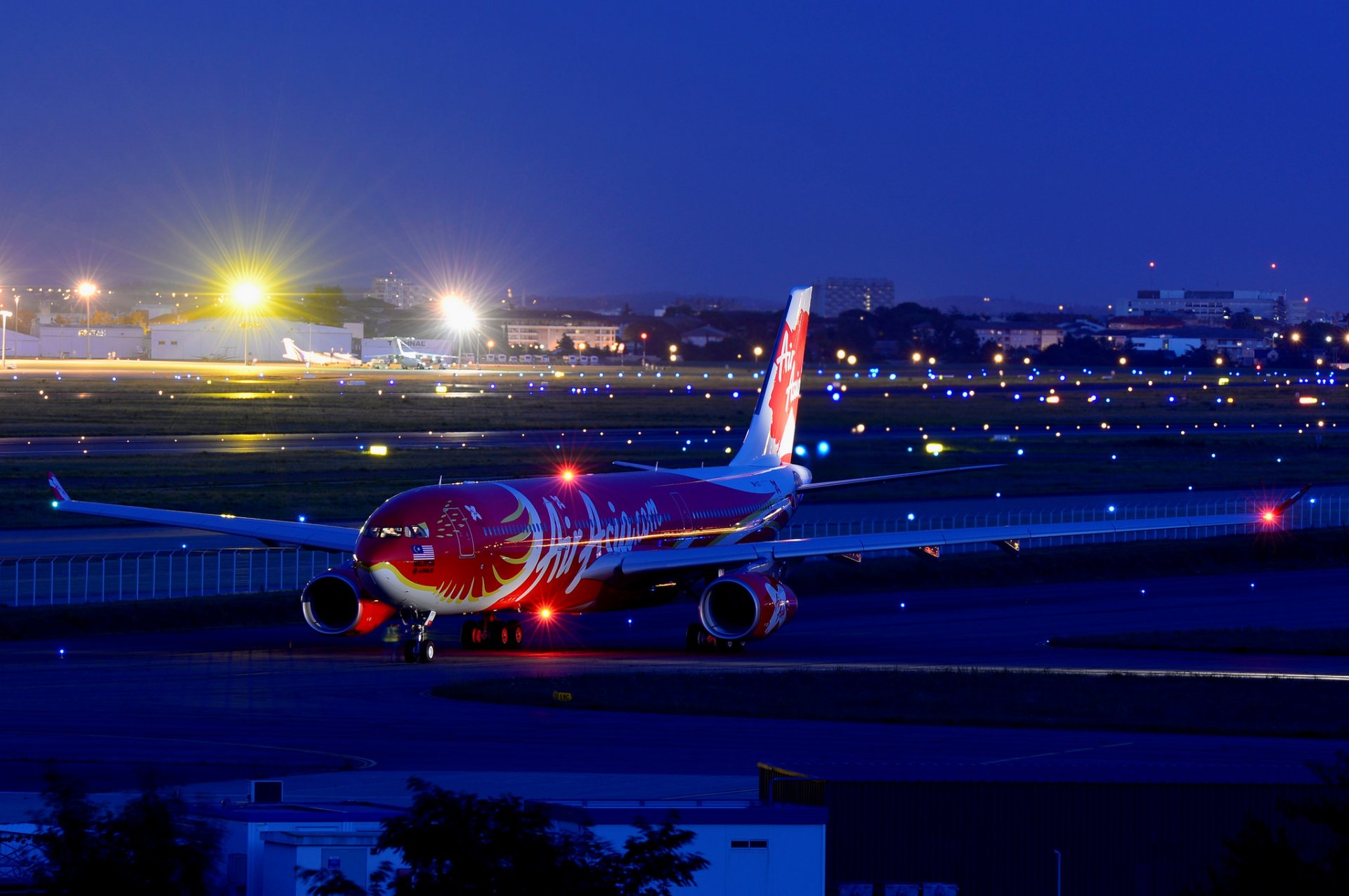 airbus a330 passenger plane