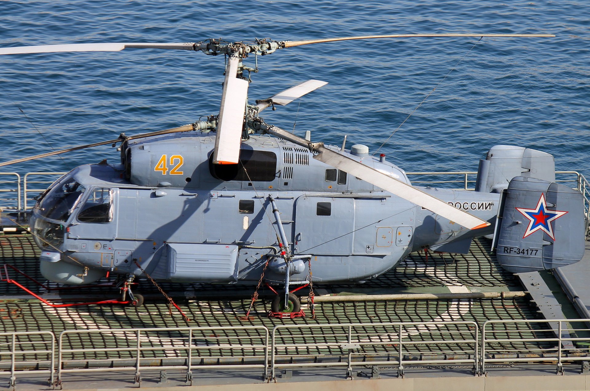 ka-27 barco multiusos cubierta