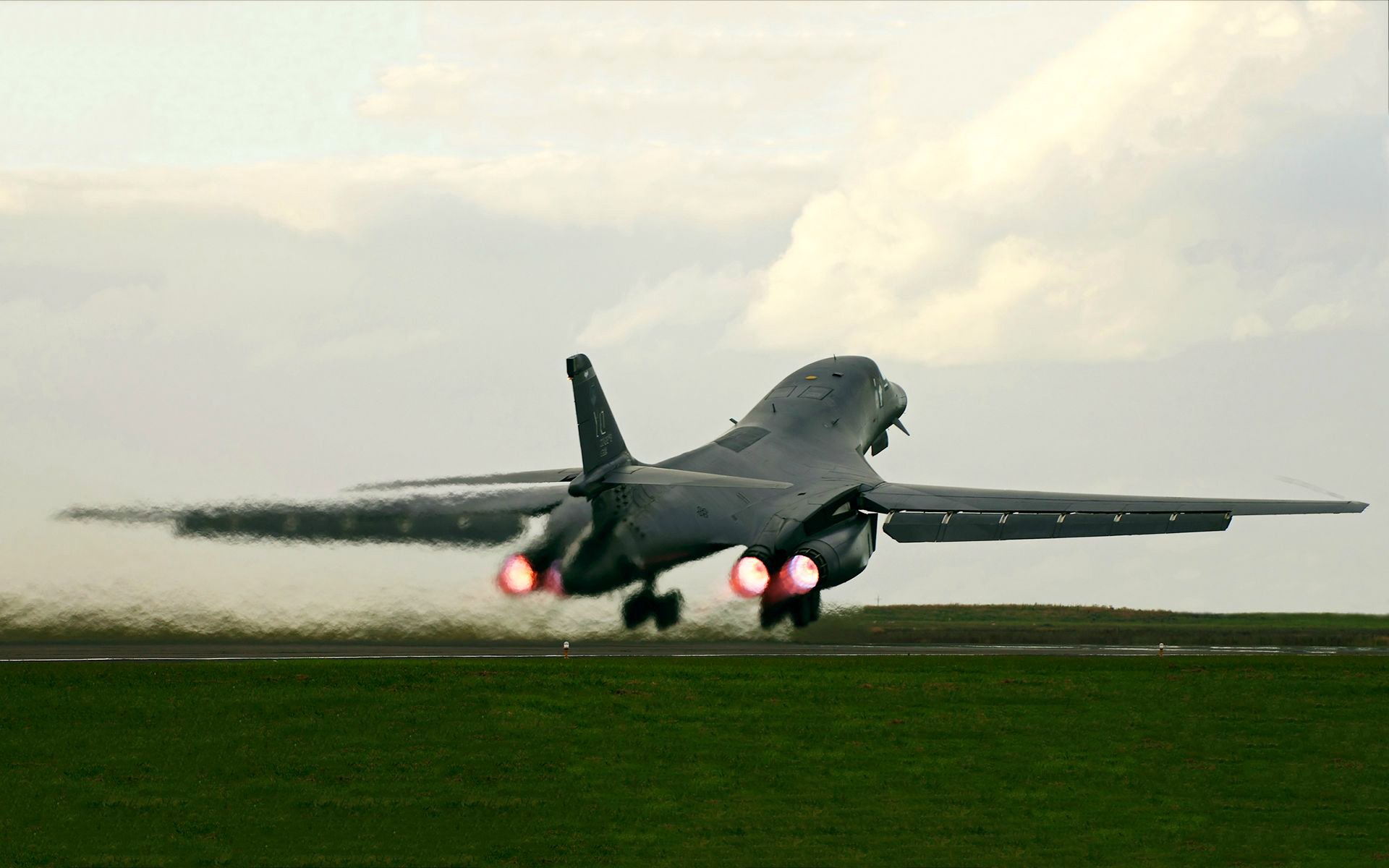 b-1b profession avion bombardier ciel nuages décollage