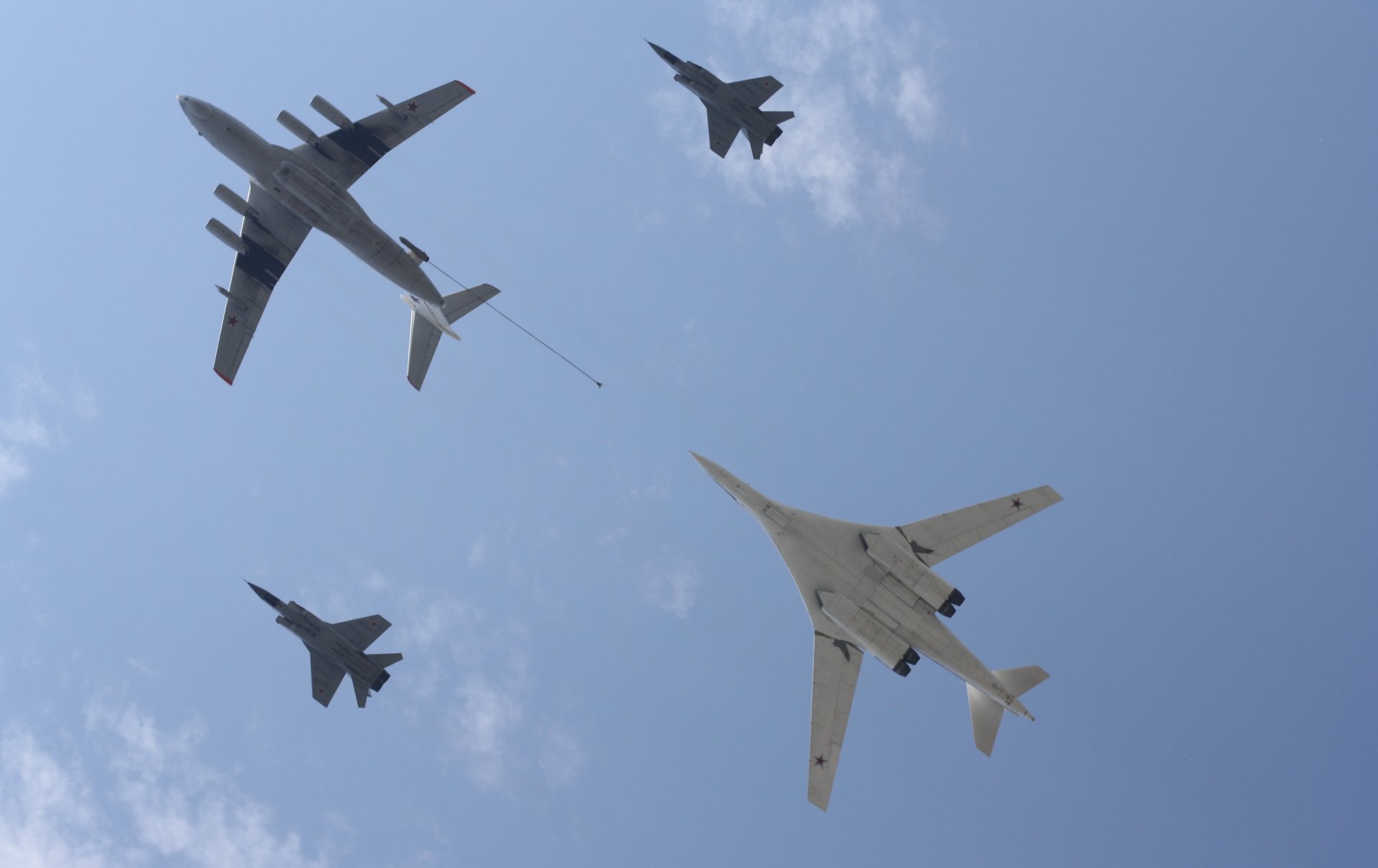 ilyushin il-78 flugzeug tanker tupolev tu-160 überschall strategisch bomber raketenträger mit variablem pfeilflügel mikoyan und gurevich.mig-31 wetterfest kämpfer abfangjäger langstrecken gruppe d