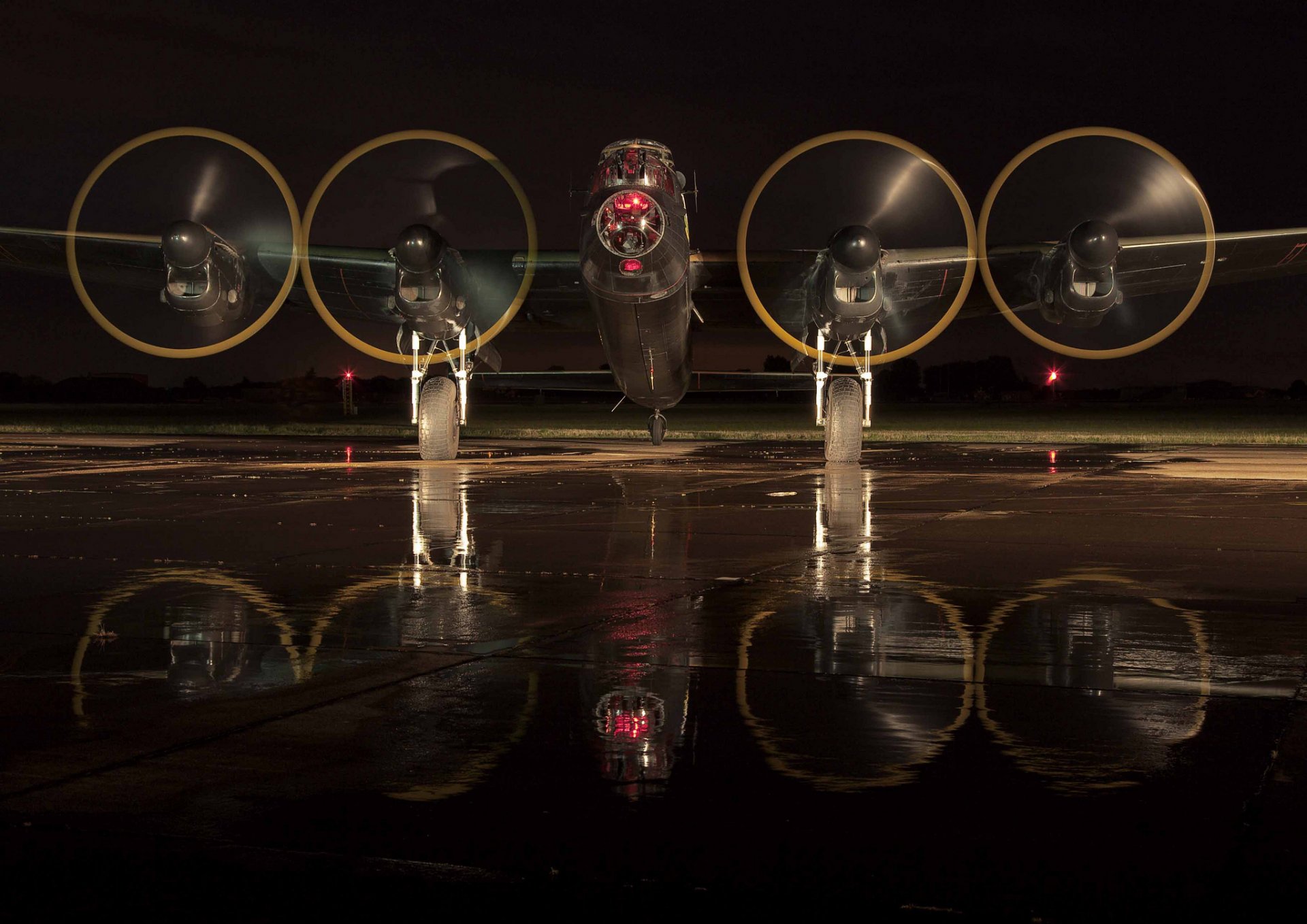 avro lancaster heavy four-engine bomber