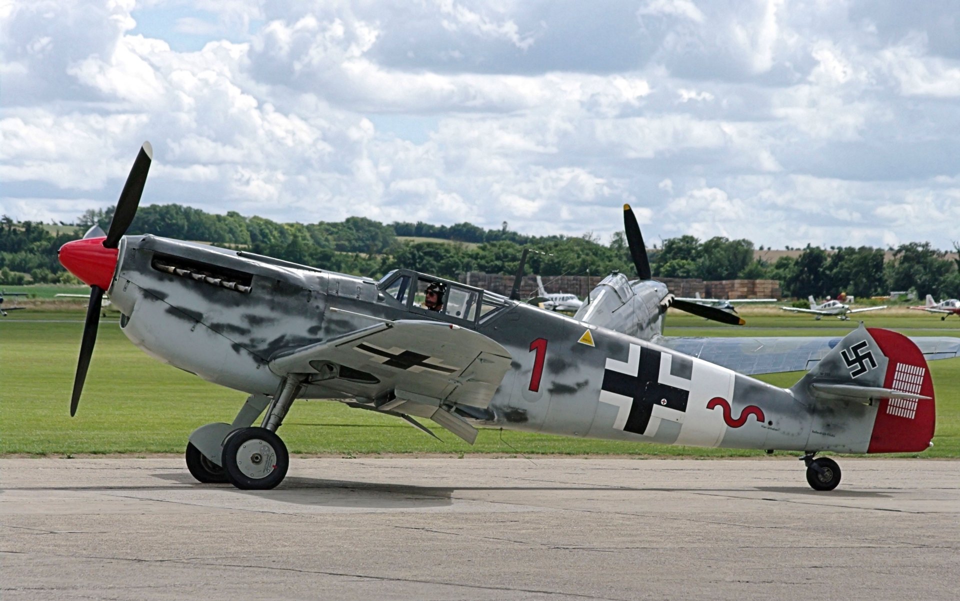 messerschmitt bf.109 me-109 allemand monomoteur chasseur à pistons ww2