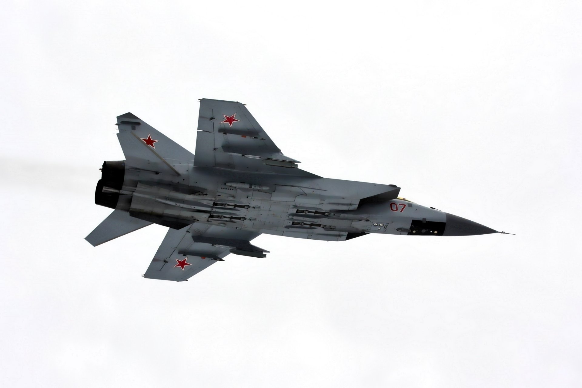 mikoyan und gurevich mig-31 kämpfer abfangjäger russische luftwaffe militär flugzeug flug höhe flügel motor mikoyan und gurevich mig-31 kämpfer russische luftwaffe flugzeug flügel motoren