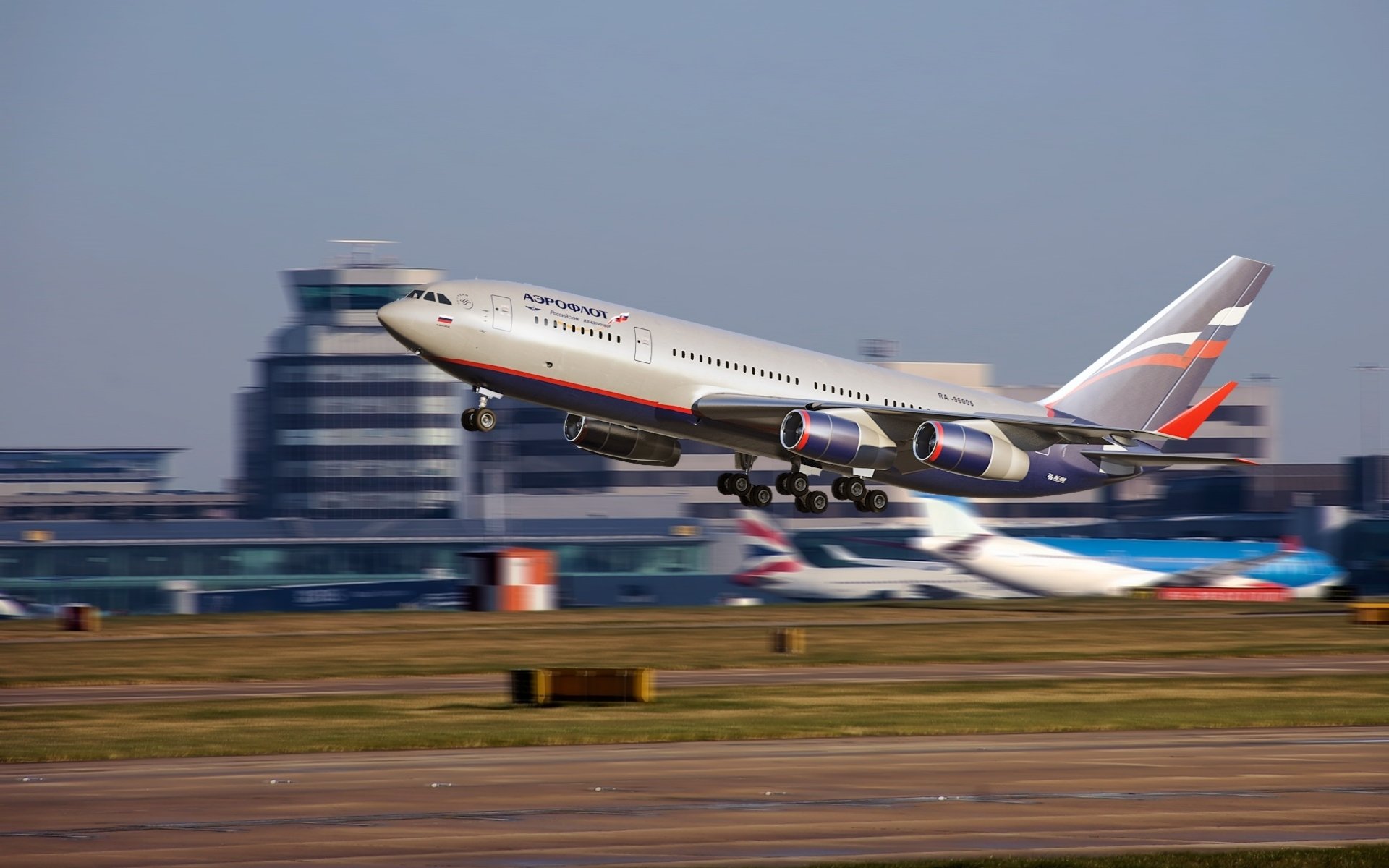 ilyushin il-96 aeroflot passager large fuselage avion aéroport terminal piste vitesse il-96 passager large fuselage avion décollage piste