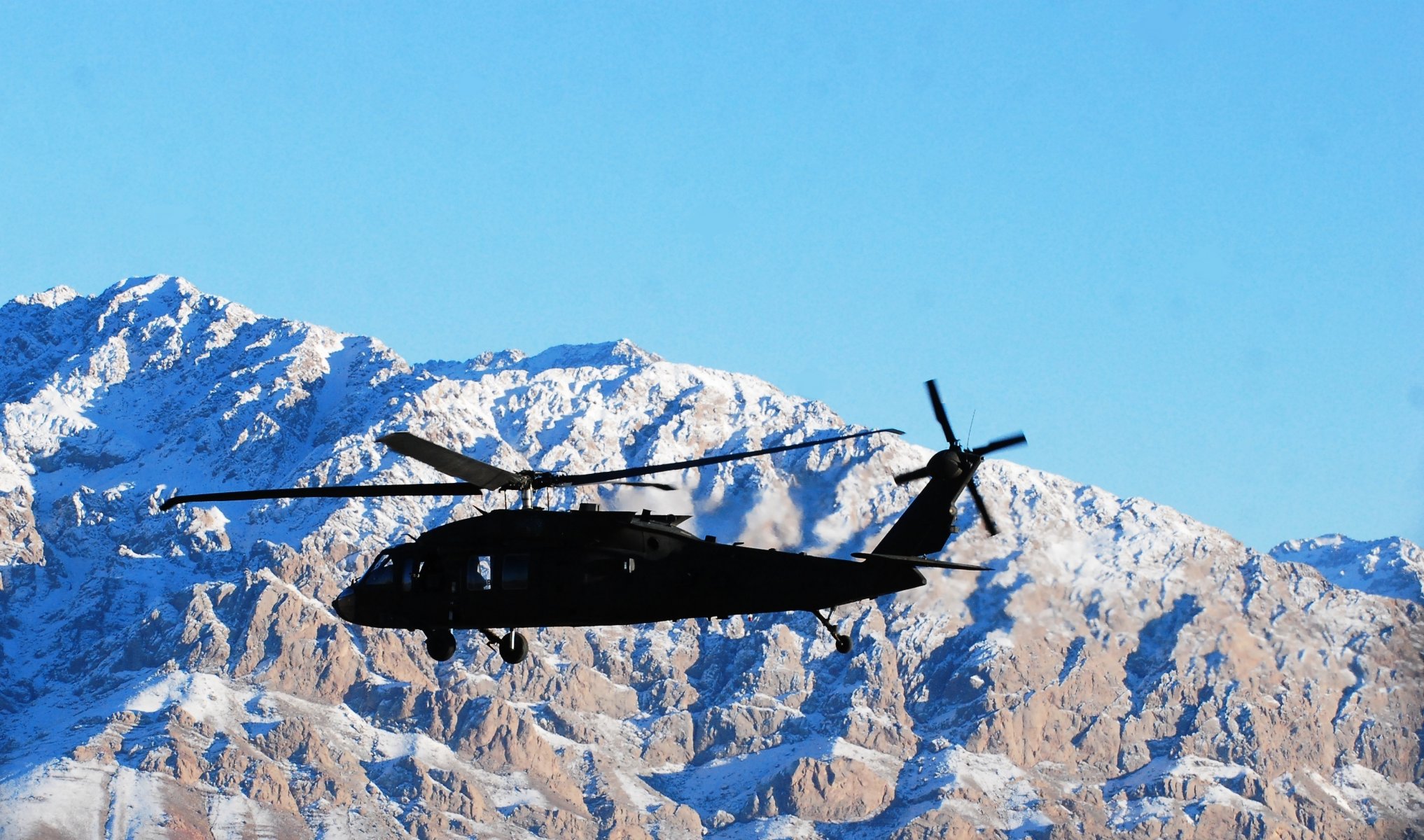 cielo sikorsky uh-60 black hawk uh-60 black hawk black hawk americano elicottero multiuso montagne cime neve