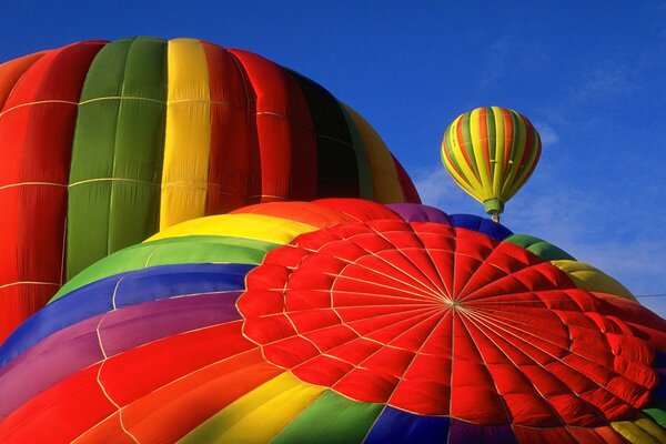 Los globos suben al cielo