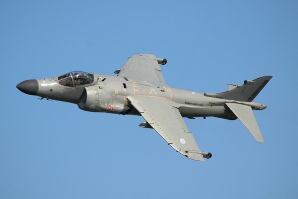 Штурмовик sea harrier fa2 в полёте