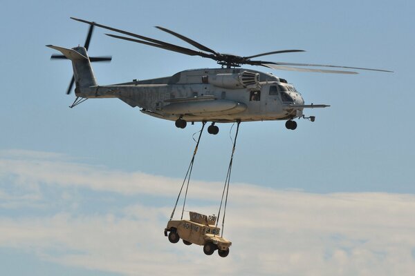 Sikoryanischer Militärhubschrauber des Modells ch-53e