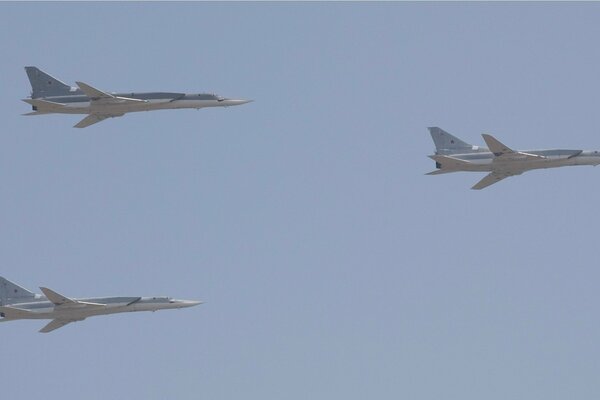 Supersonic bomber with variable geometry