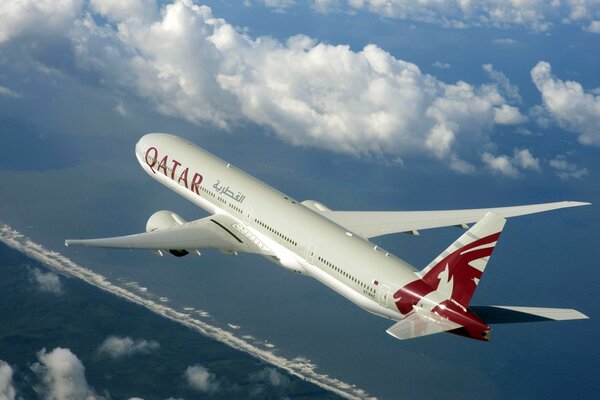 Avión de pasajeros de Qatar Airways