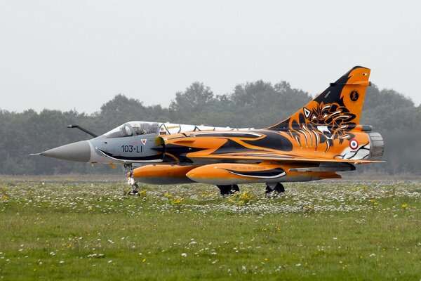 Chasseur polyvalent Mirage 2000C à l aérodrome