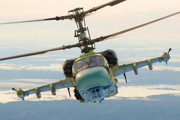 Vuelo en invierno en un helicóptero de combate Ka-52