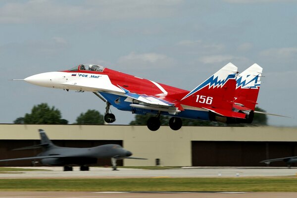 Caccia multiuso MiG-29 In Decollo